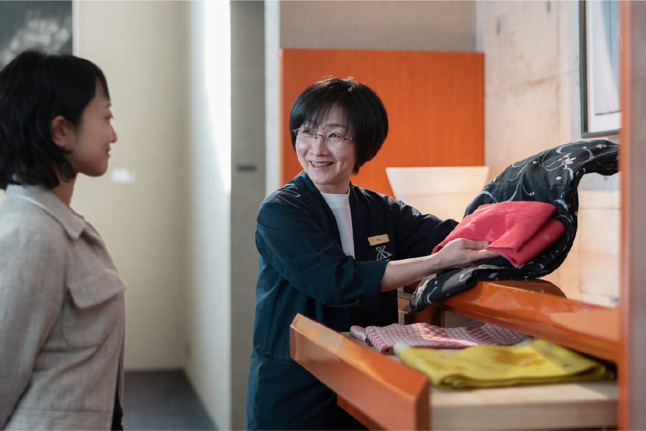 フロント接客の様子